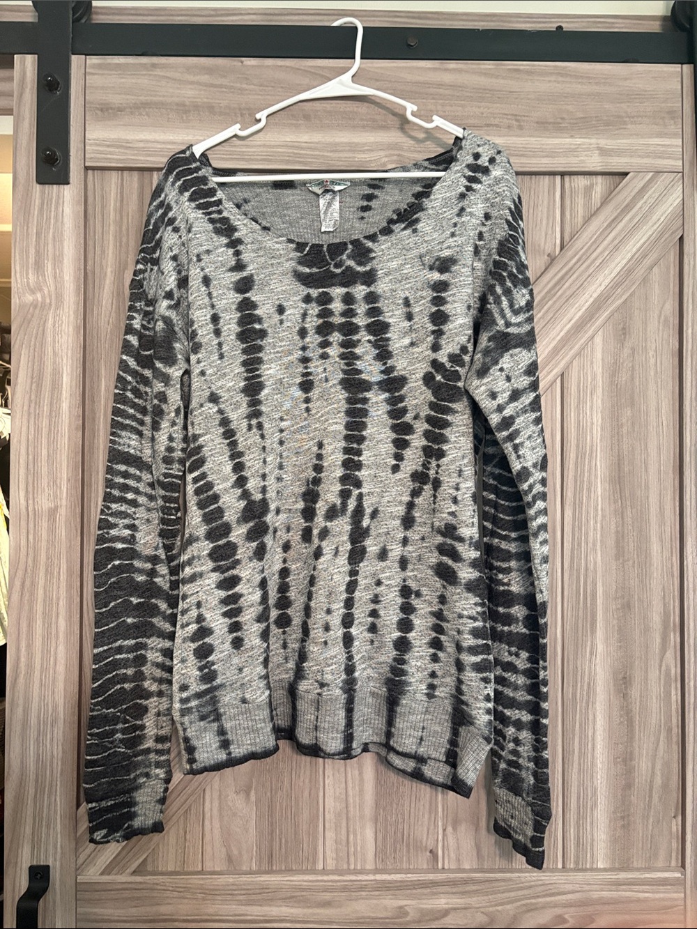 Hard Tail Gray & Black Tie-Dye V-Neck Sweater